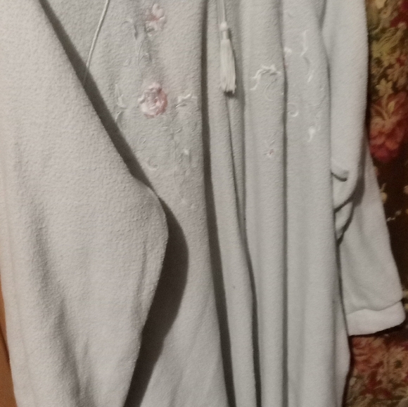 Vintage Intimate Essentials bath robe large with flowers design and a toss blue - Picture 3 of 5